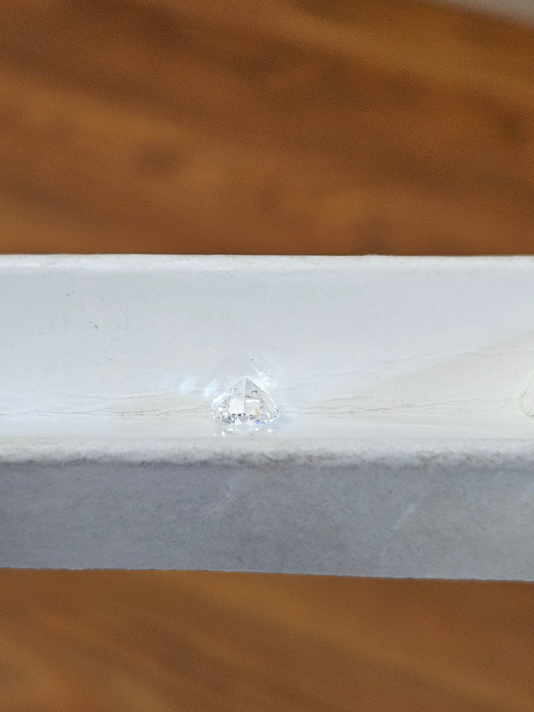 0.75 CT Natural Round Diamond E-F VS