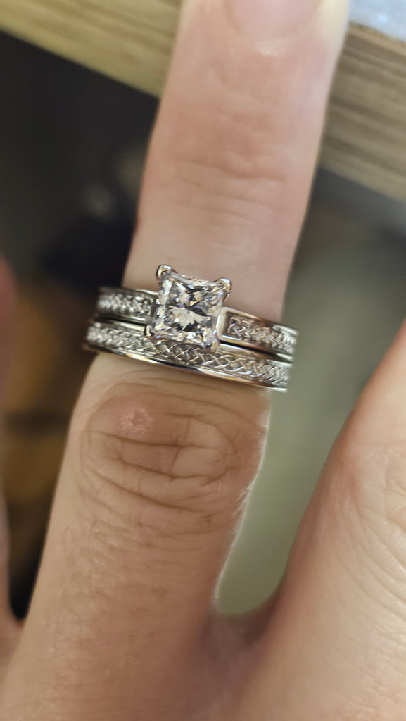 Center 1.01 CT Natural Princess Diamond Ring, H-I, SI1 (-75 + Gold)
