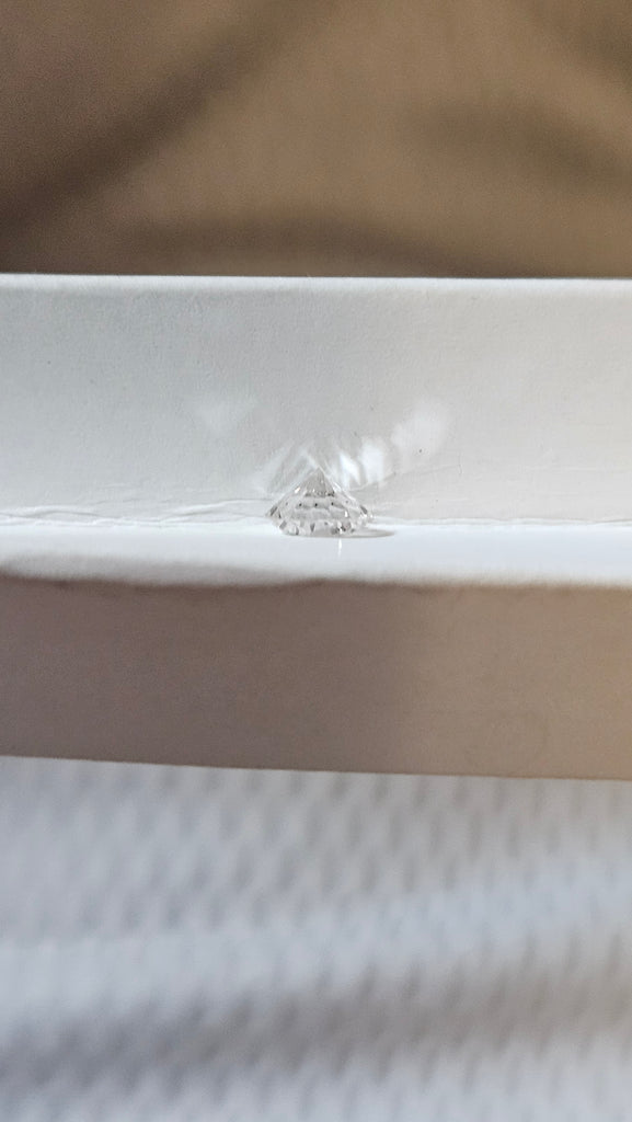 0.55 CT Natural RB IJ VS