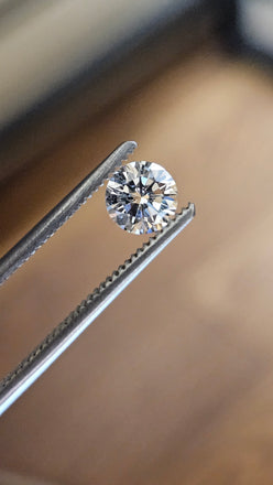 0.55 CT Natural RB IJ VS