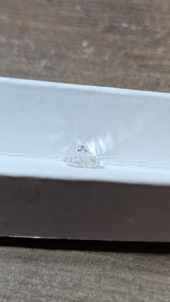0.76 CT Natural Round Brilliant F-G VS1-VS2