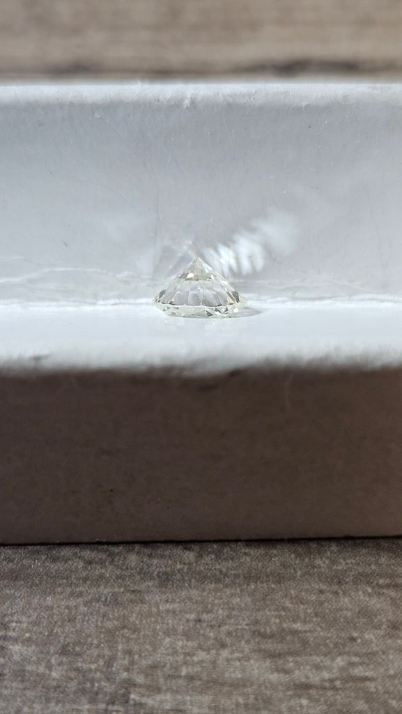 0.53 CT Natural Round Brilliant J-K VS
