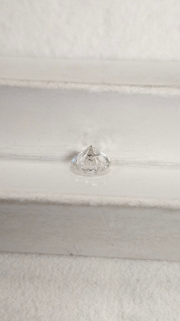 GIA 0.90 CT Natural Round Diamond, F, SI2 -60