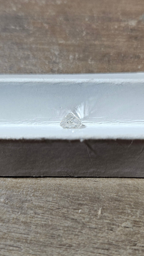 1.02 CT Natural cushion diamond I, SI1