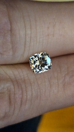 1.02 CT Natural cushion diamond I, SI1