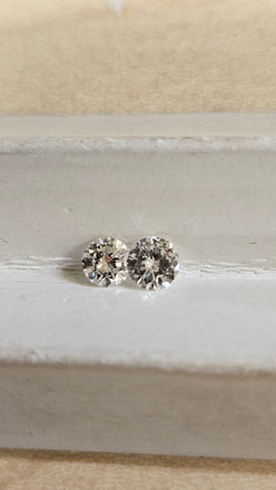 2 Natural Round Diamonds .61 TCW SI (Non Match)