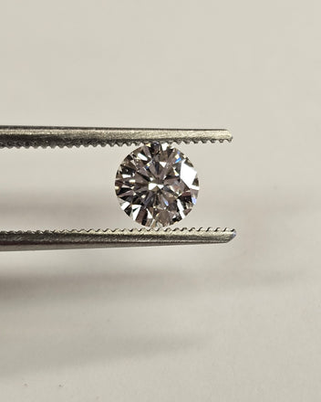 0.90 CT Natural Round Brilliant Cut G VS2
