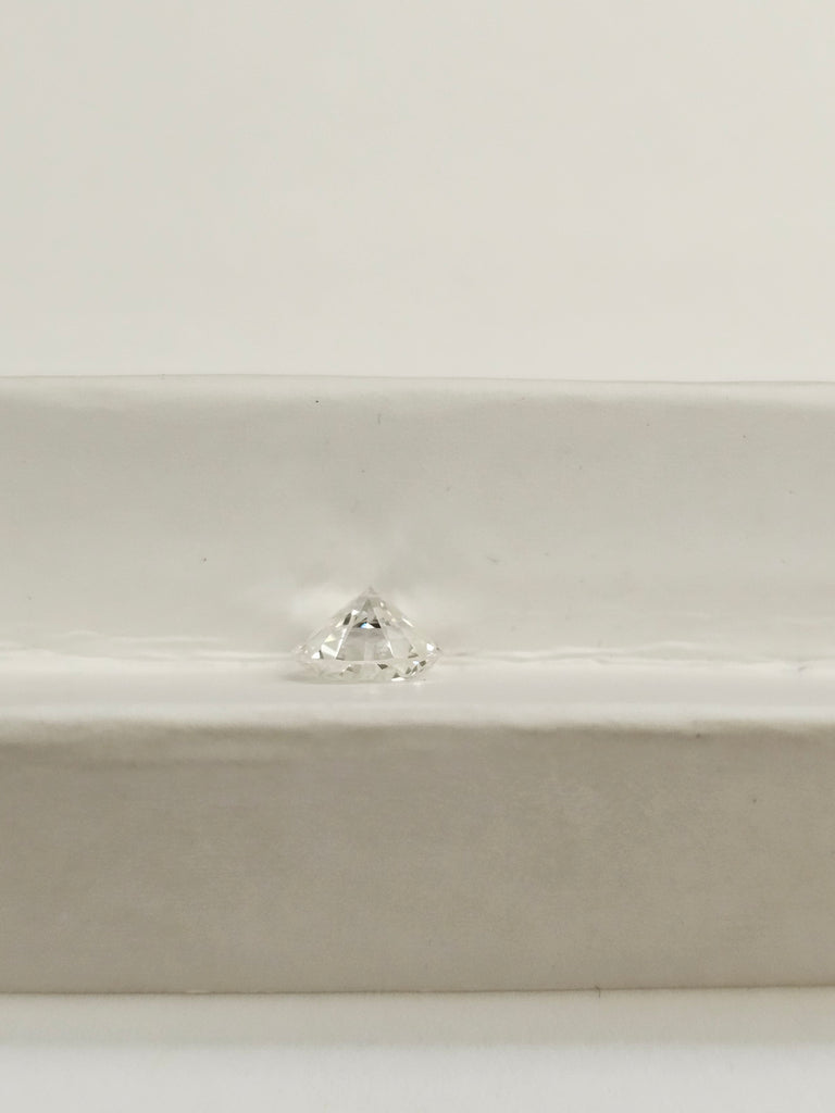 0.90 CT Natural Round Brilliant Cut G VS2
