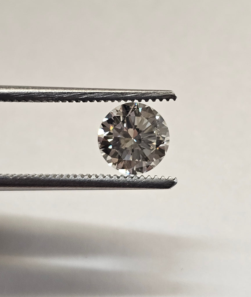 1.12 CT Natural Round Brilliant Cut J, VVS2