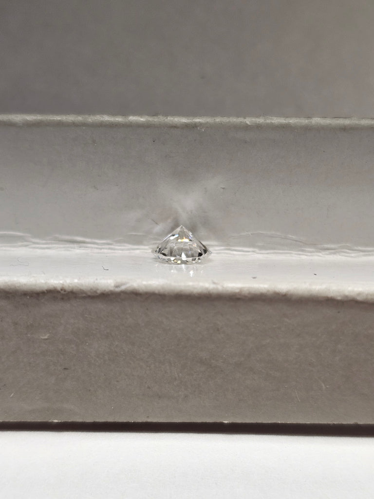 0.61 CT Natural Round Brilliant G+ VS1