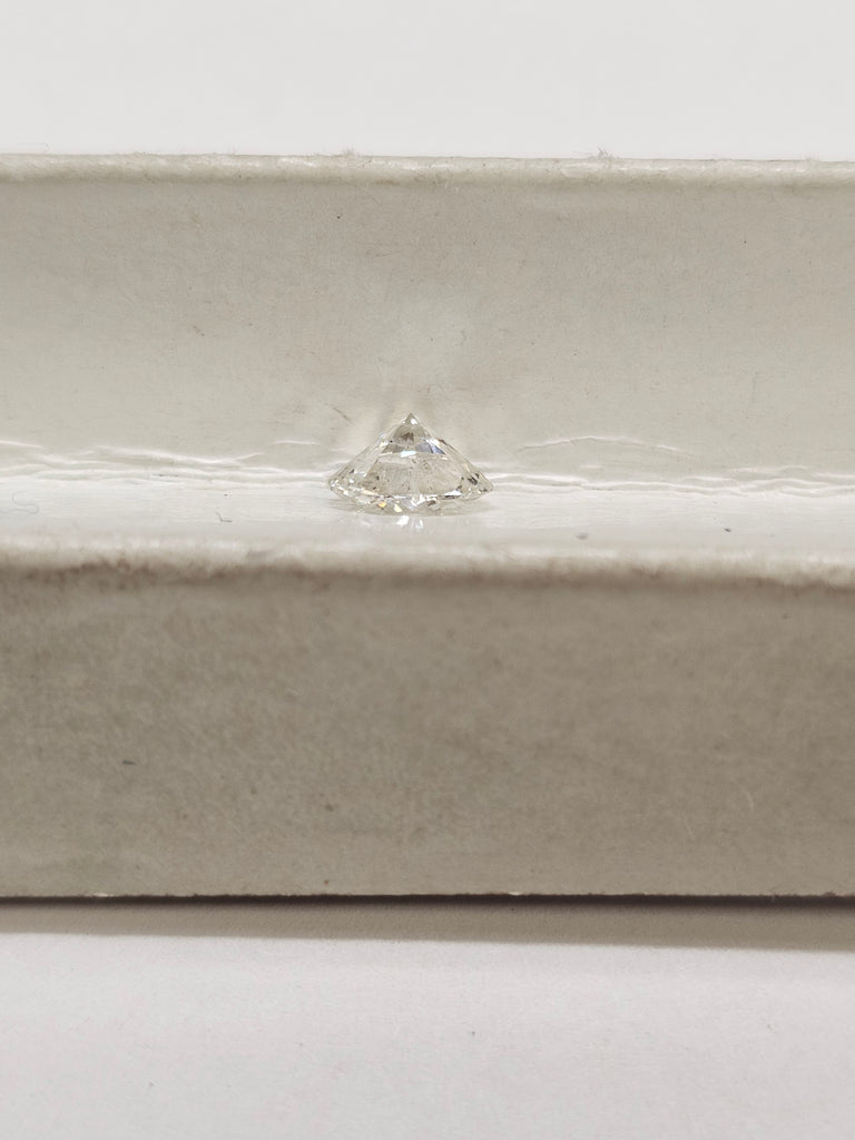 0.84 CT Natural Round Brilliant I I2