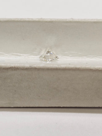 0.84 CT Natural Round Brilliant I I2