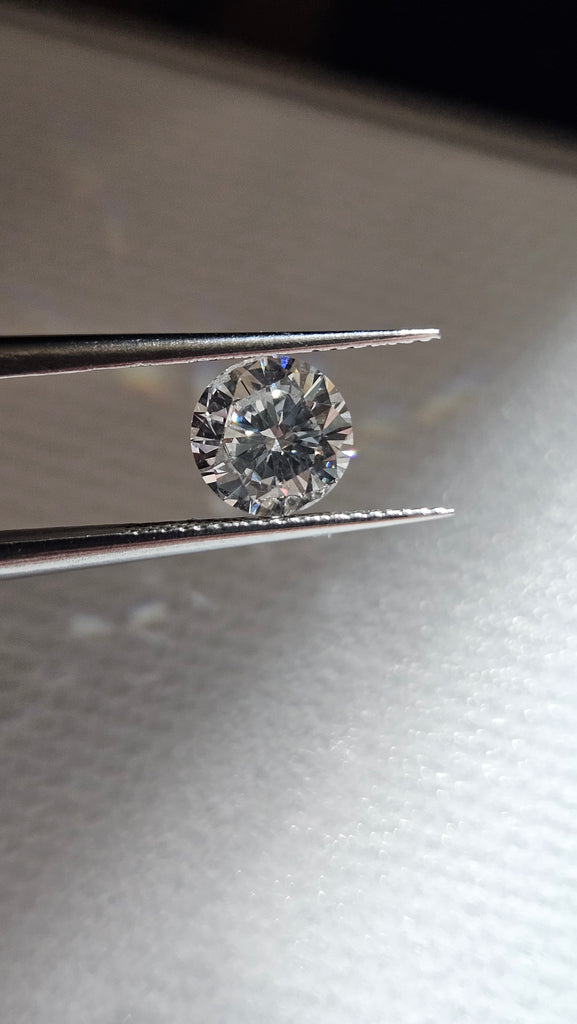 0.93 CT Natural Round Brilliant F SI2