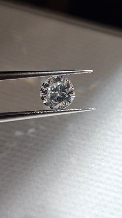 0.93 CT Natural Round Brilliant F SI2