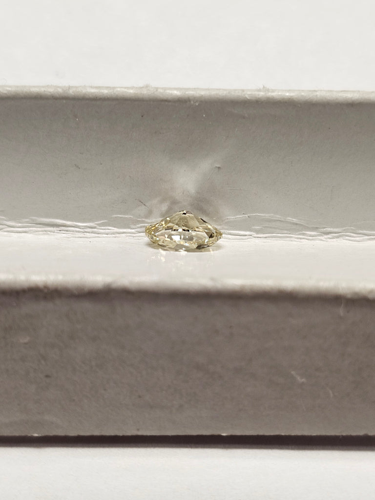 0.65 CT Natural Oval Cut Fancy Yellow - SI2