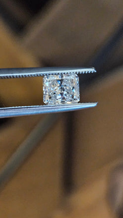 GIA 1.05 CT Natural Radiant Diamond, E, VS2