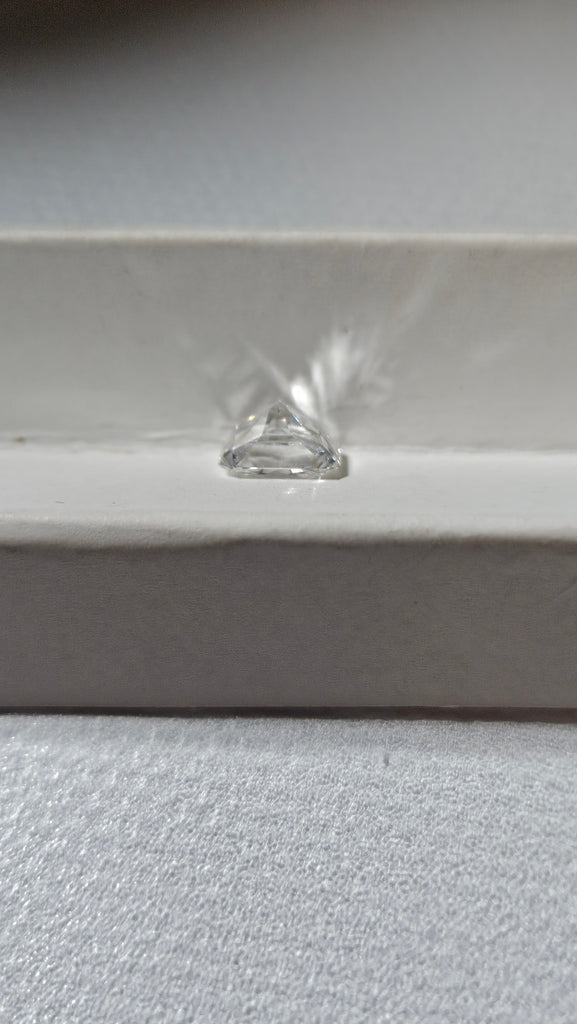 GIA 1.05 CT Natural Radiant Diamond, E, VS2