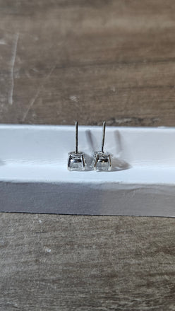 1.60 TCW Natural Round Diamond Studs G-H I1-I2