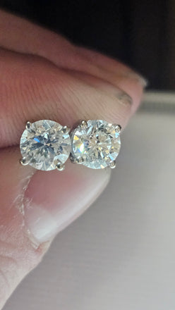 1.60 TCW Natural Round Diamond Studs G-H I1-I2