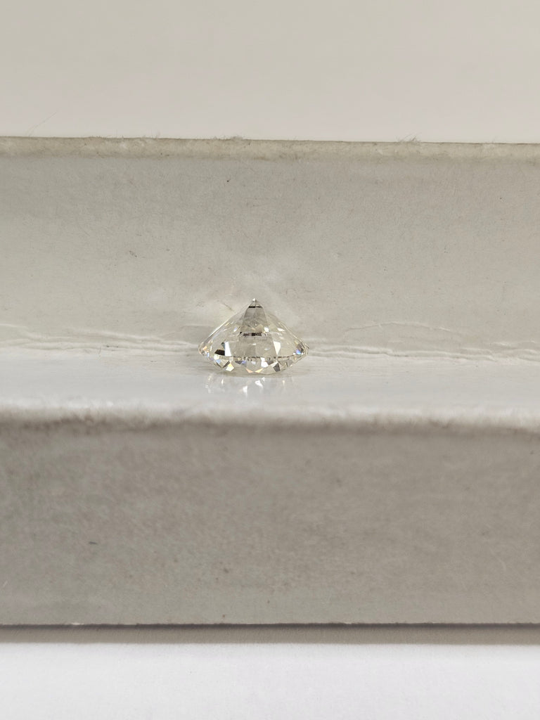 1.01 CT Natural Round Brilliant J SI2