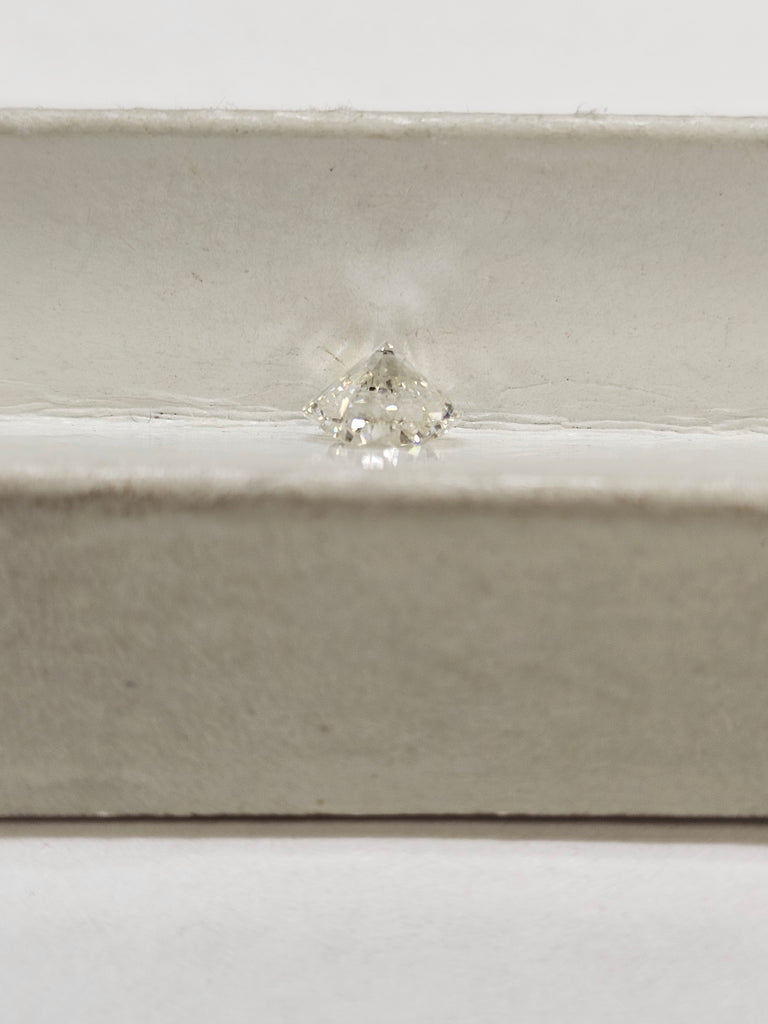 1.01 CT Natural Round Brilliant, I SI2