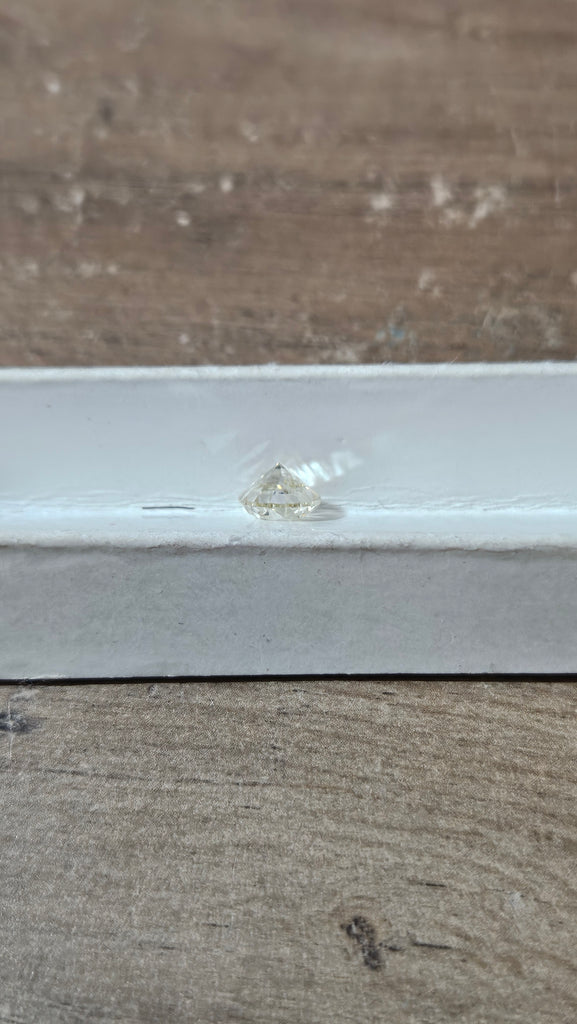 GIA 1.50 CT Natural Round N VS2