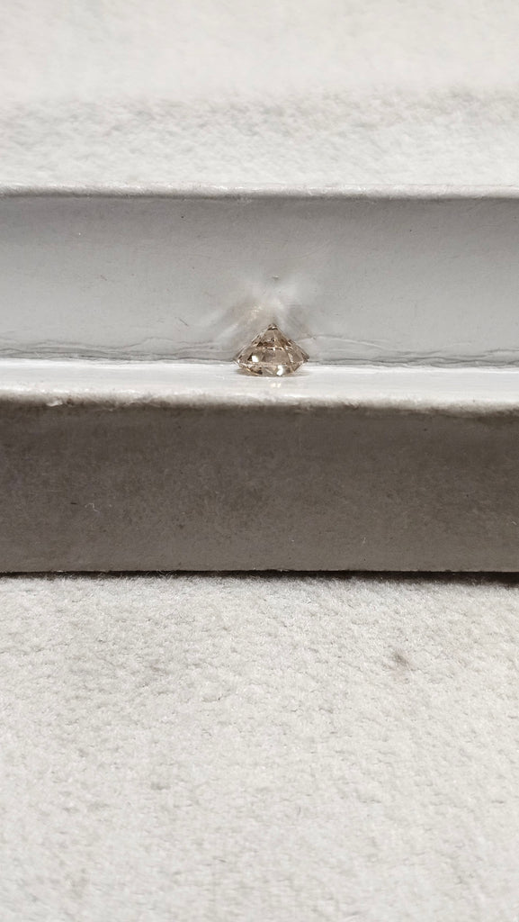 0.62 CT Natural Round Brilliant Brown SI2