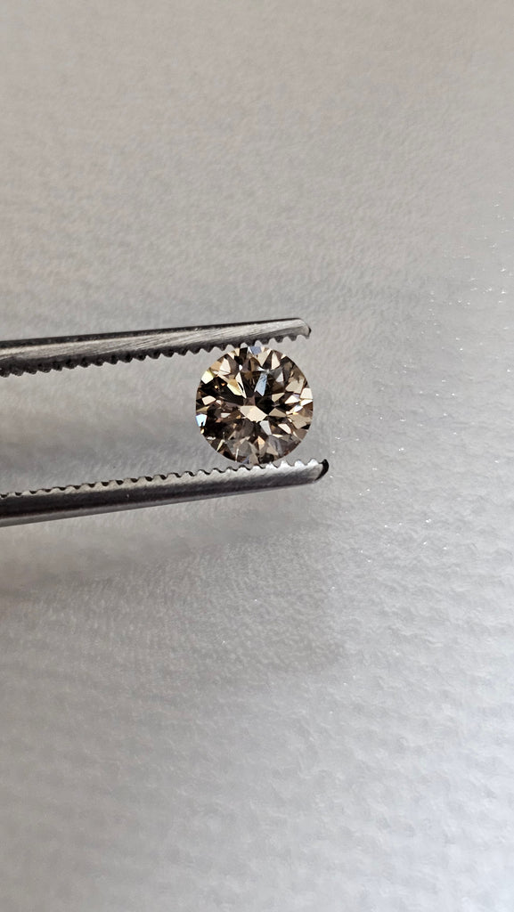 0.62 CT Natural Round Brilliant Brown SI2