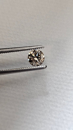 0.62 CT Natural Round Brilliant Brown SI2