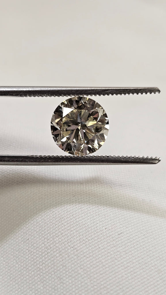 3.20 CT Natural Round Brilliant MN I1