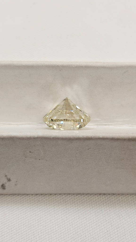 3.20 CT Natural Round Brilliant MN I1