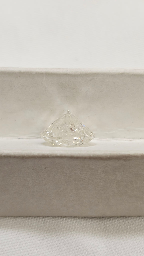 3.01 CT Natural Round Brilliant GH Imperfect