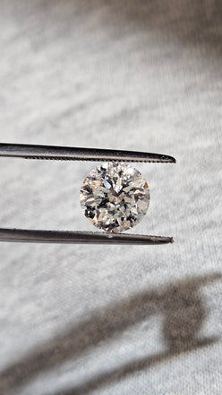 3.01 CT Natural Round Brilliant GH Imperfect