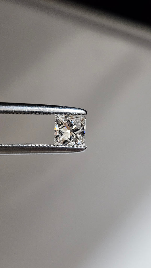 0.50 CT Natural Princess Cut H-I SI1 Leo
