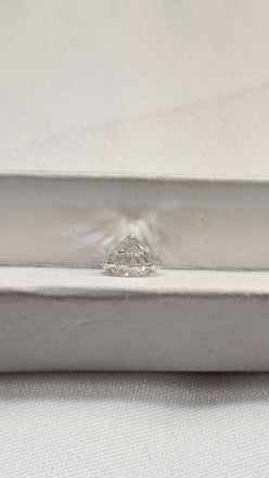 1.73 CT Natural Round Brilliant GH I2