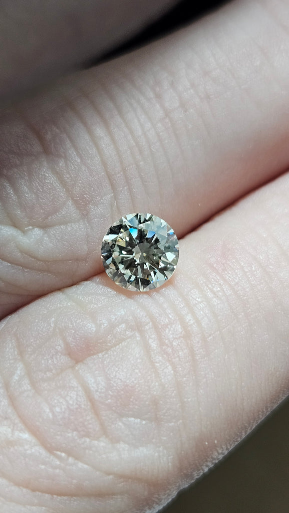 0.92 CT Natural Round Brilliant L VS
