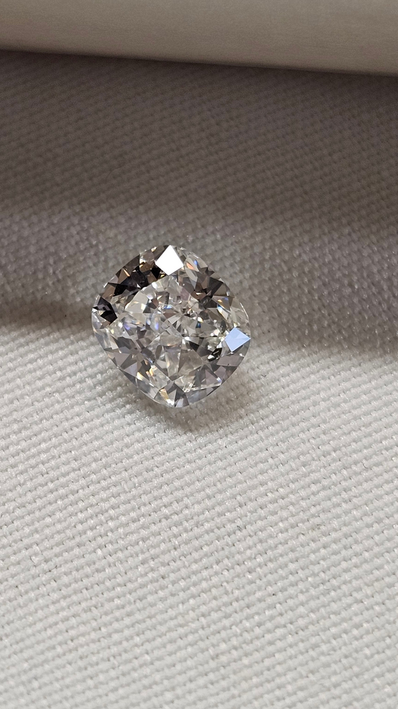 GIA 1.05 GIA Natural Cushion Cut G VVS2