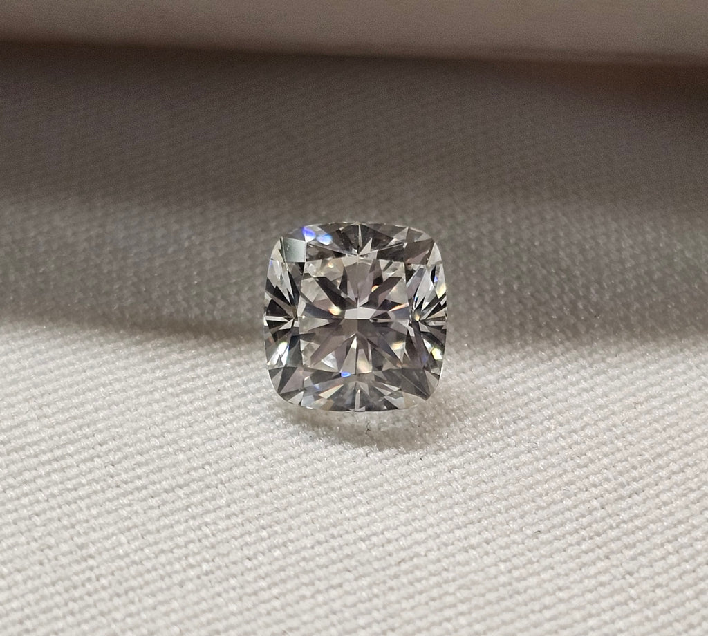 GIA 1.06 GIA Natural Cushion Cut H VVS2