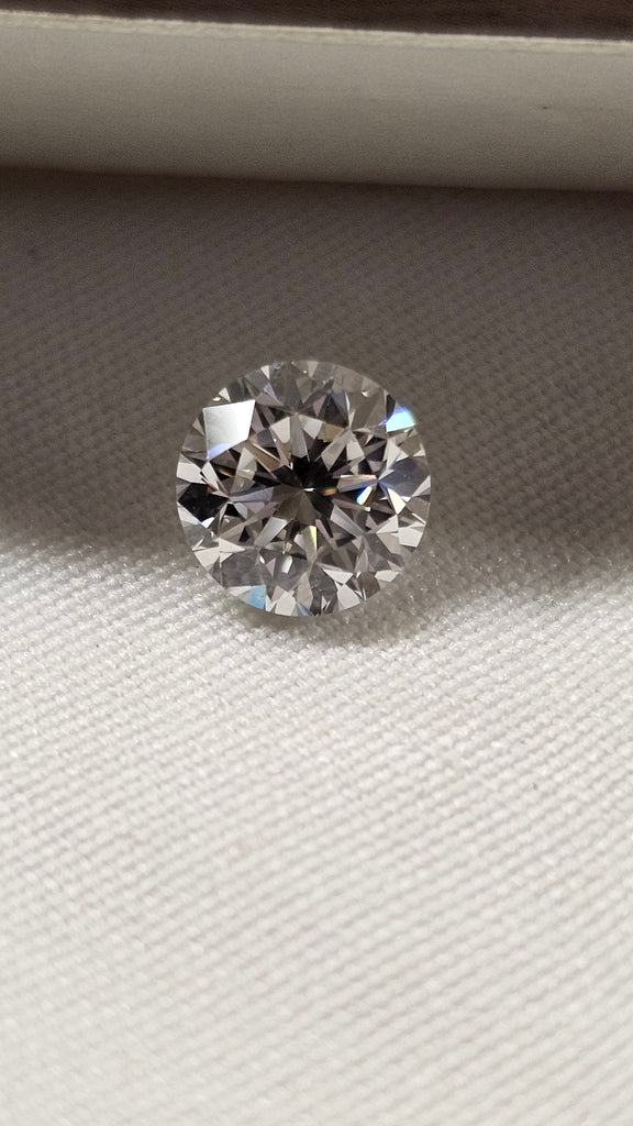 1.05 CT GIA Round Brilliant Natural Diamond G VS2