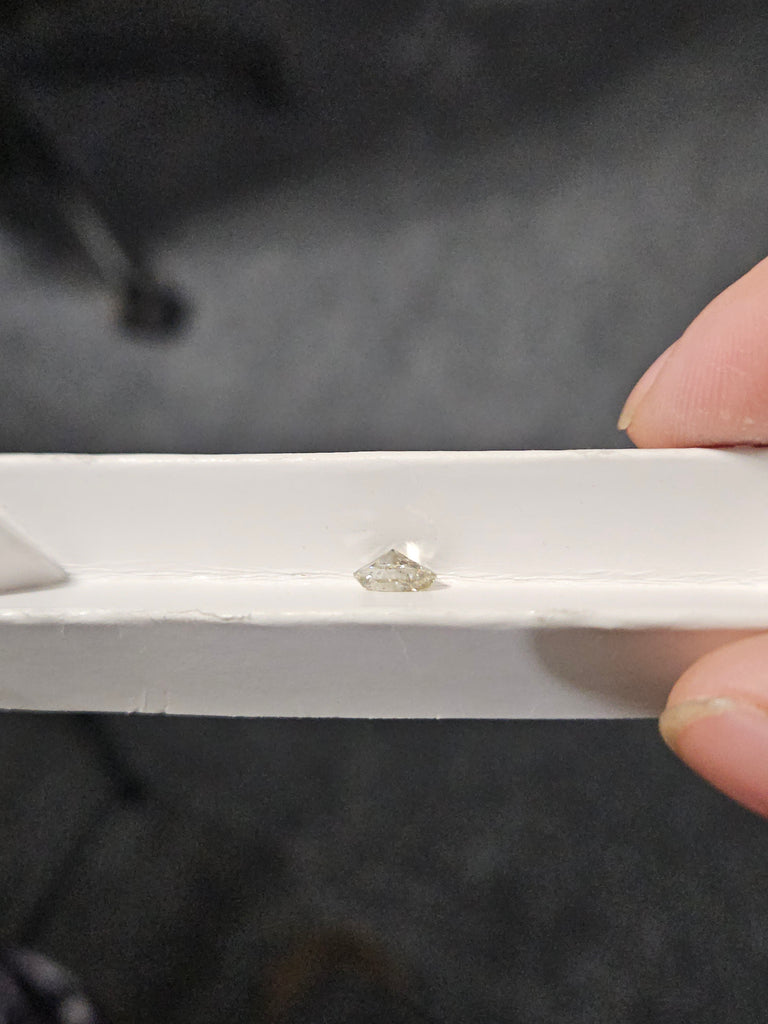 1.00 CT IGI Oval Shaped Natural Diamond M SI2 XXVG