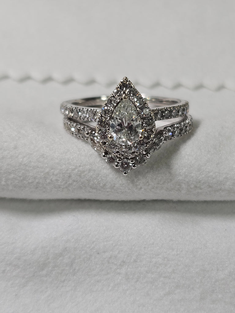 14KT Neil Lane WG Wedding Band Set 1.50-1.75 CTTW 0.50 CT Pear Shape G-H SI2-I1 Center