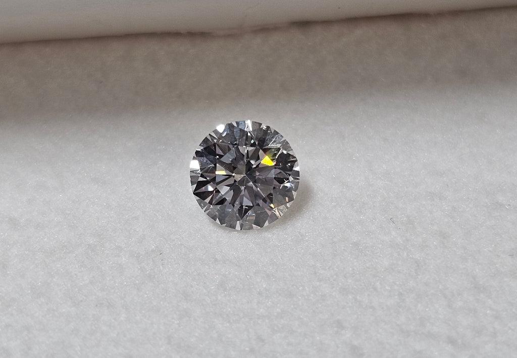 0.67 CT Round Brilliant Natural Diamond E-F VS2-SI1