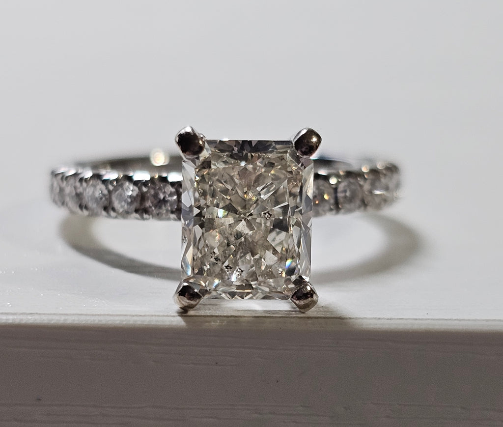 Center 2.02 CT Natural Radiant Cut Engagement Ring J SI2