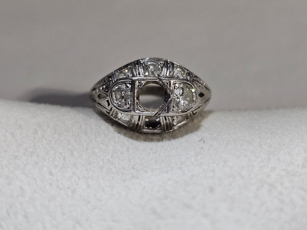 2.2 DWT/18k Old Antique Ring White SI 1.00CTTW