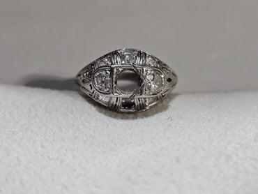 2.2 DWT/18k Old Antique Ring White SI 1.00CTTW