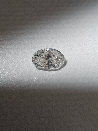 GIA 0.90 CT Natural Oval G SI2 EX VG