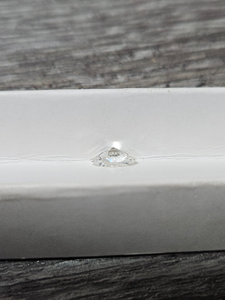 GIA 0.70 CT Natural Oval Brilliant G VS2