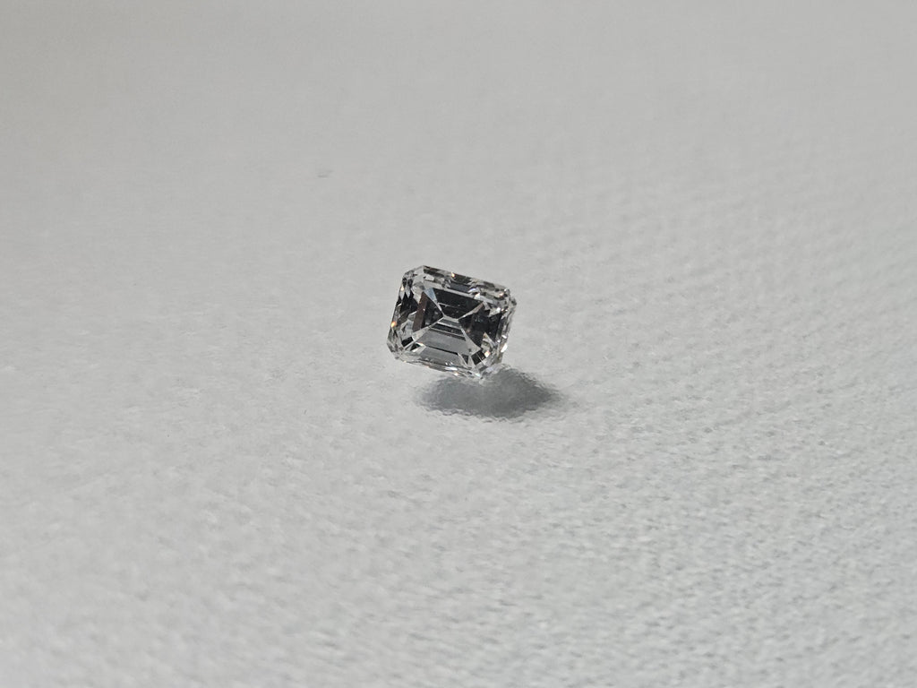 0.69 Emerald Dimond FG SI2 small chip at corner
