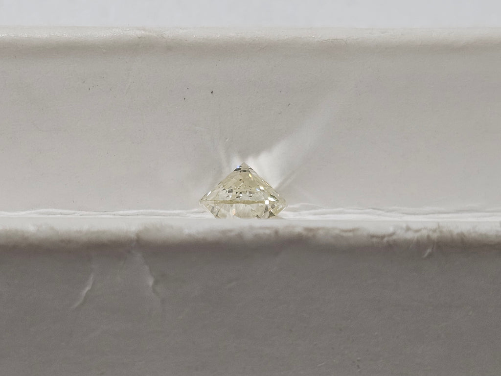 0.92 CT Natural Round Brilliant KL I2