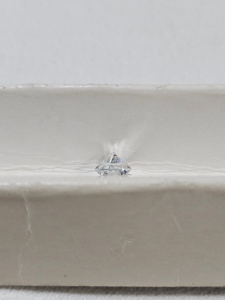 0.49 CT Natural Round Brilliant Blue Tint I1